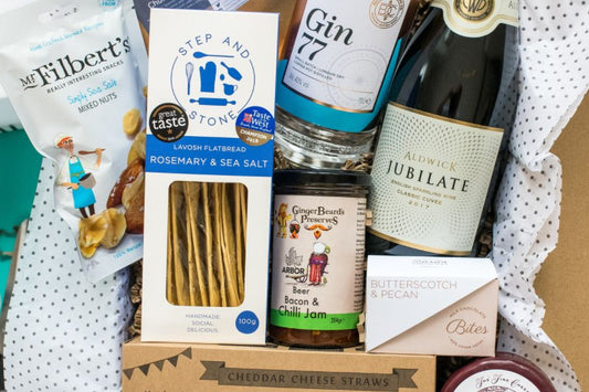 6 Reasons to Gift a Hamper Box